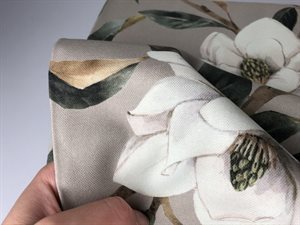 Canvas dekostof - skønne magnolia på mørk beige bund